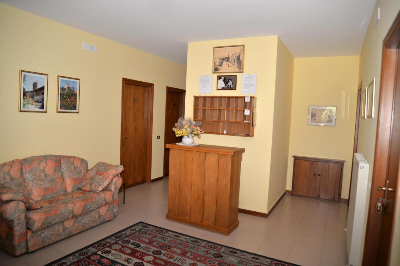 Camere Tiziana Assisi Luaran gambar