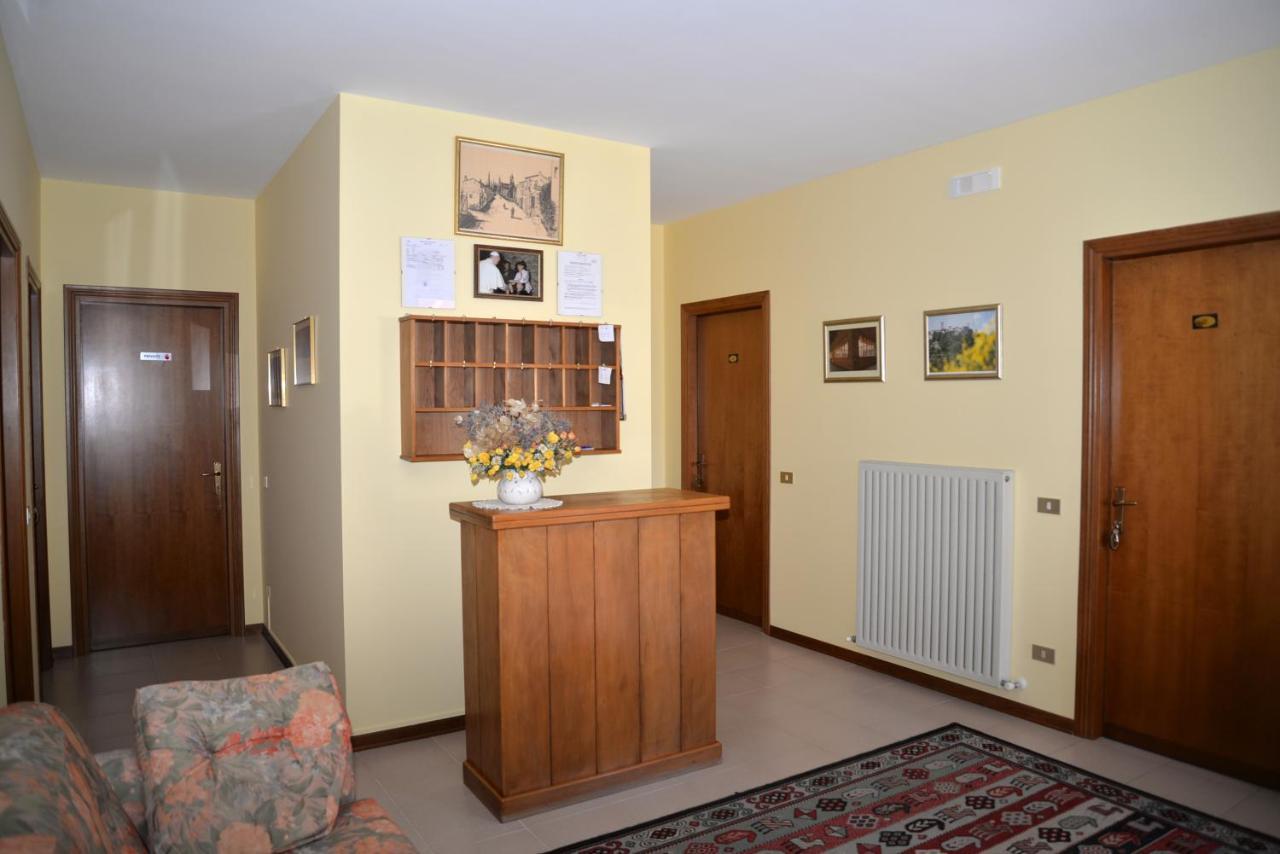 Camere Tiziana Assisi Luaran gambar